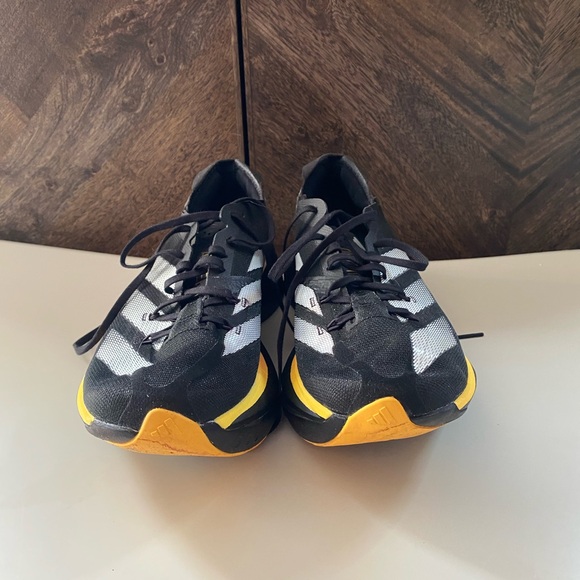 Adidas Pro 3’s Racing Shoes - Picture 3 of 5